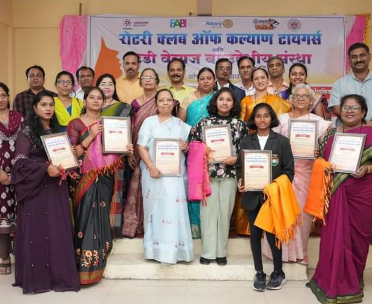 Certificate distribution at a Study Waves NGO programme